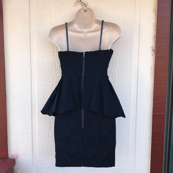 🌟LF Paper Hearts Navy Lace Peplum Dress NWT - Picture 2 of 6